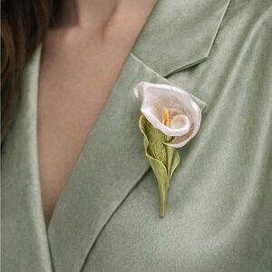 Calla Lily Cream Gold Brooch
